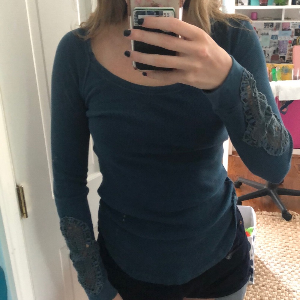 Knit top with crochet sleeves